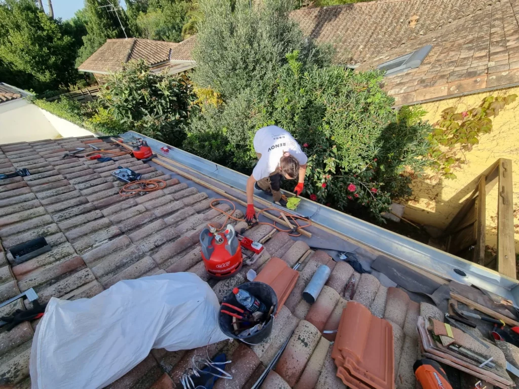 Chantier de remplacement d’un chéneau en zinc